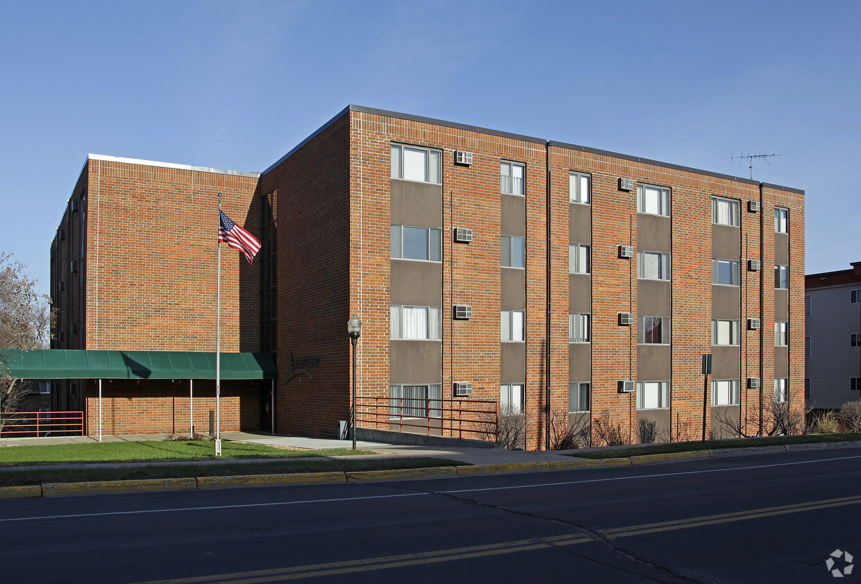 Primary Photo - Evergreen Apartments