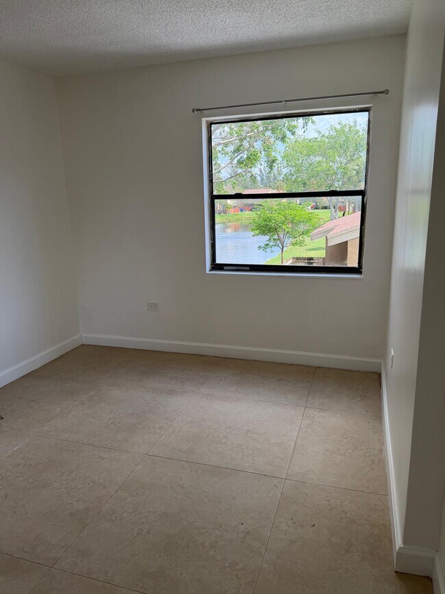 Foto del edificio - 3025 W Missionwood Cir