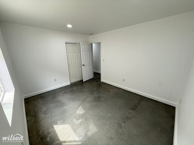 Building Photo - 2507-2509 S 47th Ave