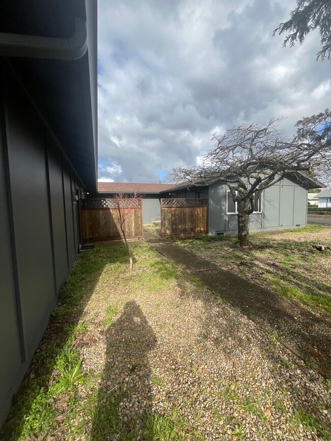 Photo - 2-bedroom 1-bathroom Hayden Bridge Duplex House