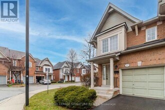Building Photo - 1591-1591 S Parade Ct