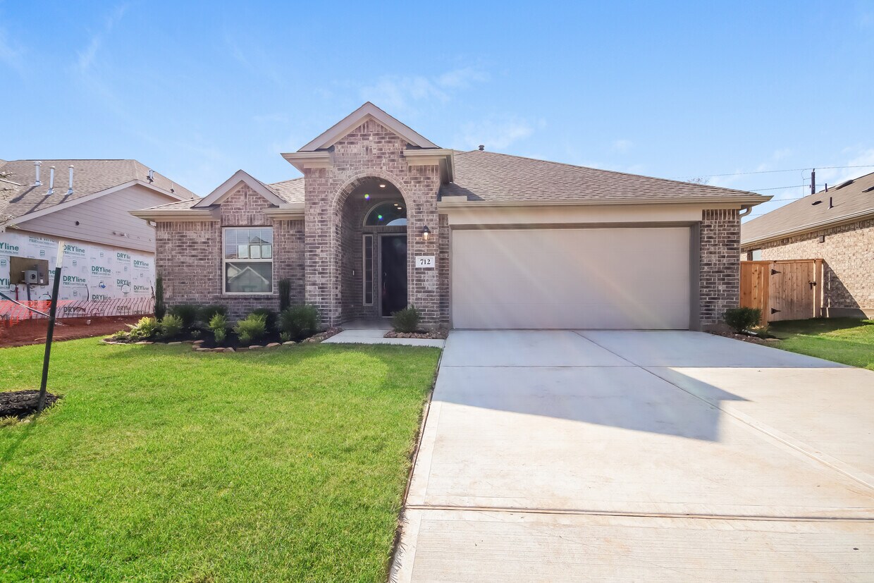 Foto principal - 712 Autumn Lake Ln