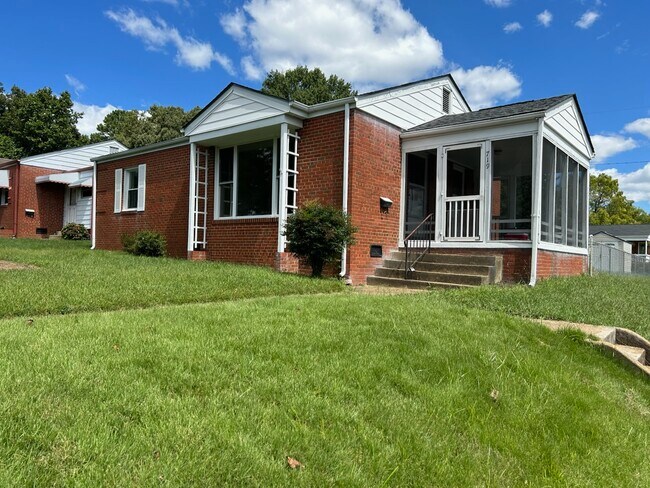 Foto del edificio - 719 Rothesay Rd