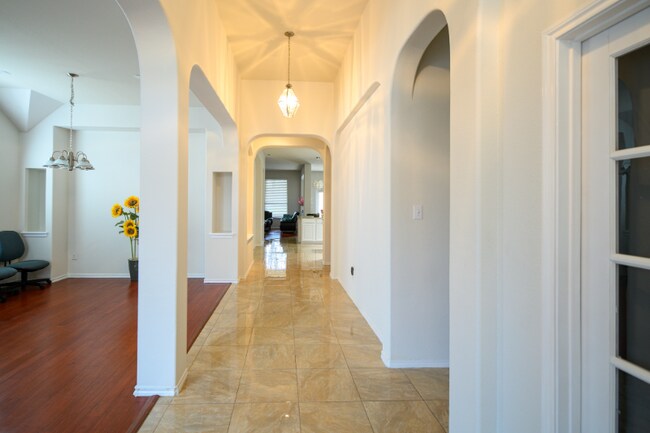 Building Photo - 5559 Lavaca Rd