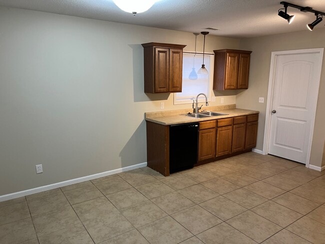 Building Photo - 505 N Henry Clay Blvd