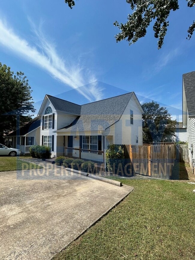 Building Photo - Three bedroom home in a quiet neighborhood!