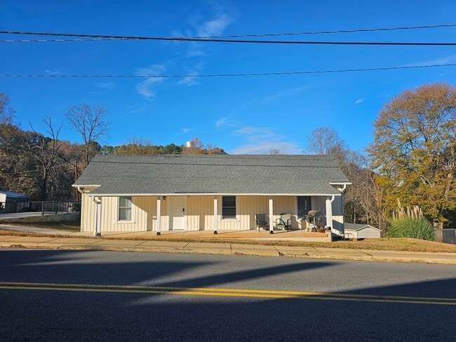 Building Photo - 208 W Main St