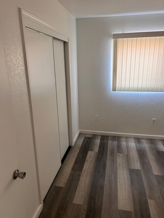 Foto del edificio - 1235 E. MAIN ST.