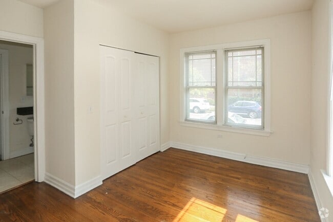 Building Photo - 3820 N Sheffield Ave
