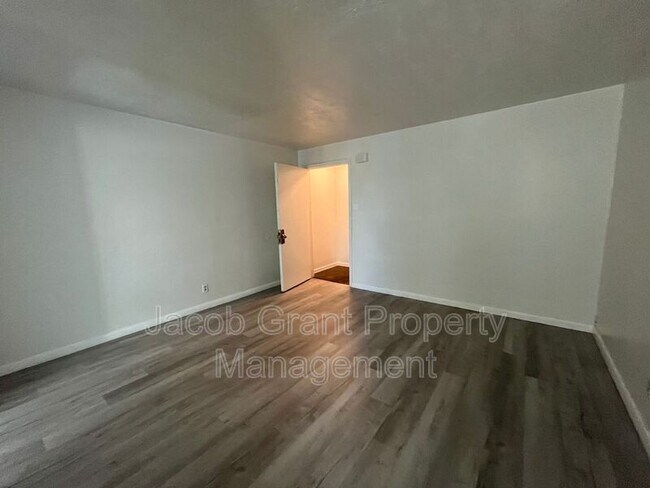 Foto del edificio - 575 Tiger Ave