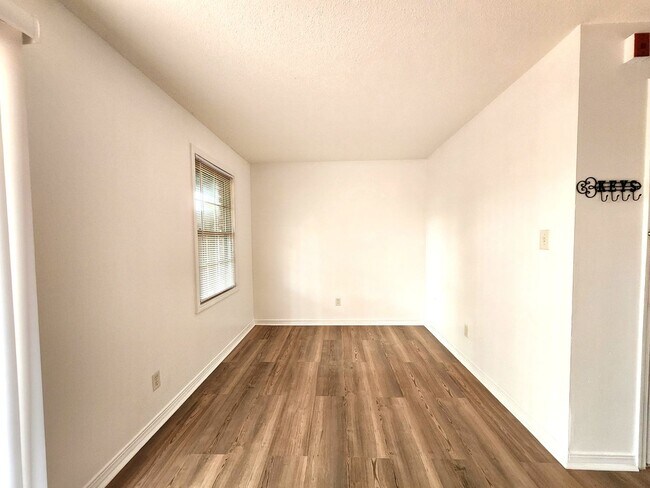 Foto del edificio - Charming Studio Condo Unit; Private Fenced...