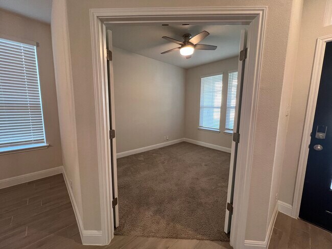 Building Photo - 207 Colorado Cyn