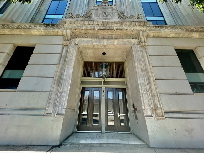 Building Photo - 835 Locust Ave
