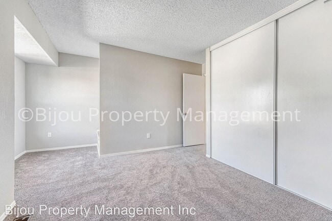 Building Photo - 2336 Lexington Village Ln
