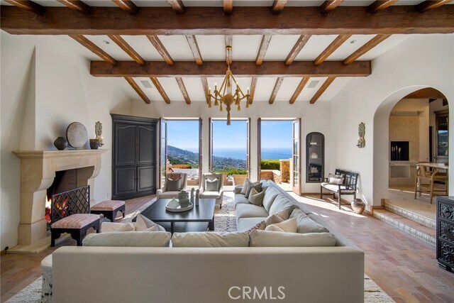 Foto del edificio - 1302 Skyline Dr