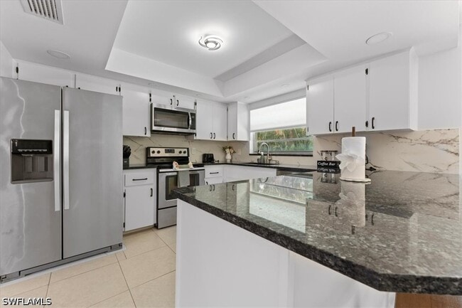 Foto del edificio - 2250 Poinciana St