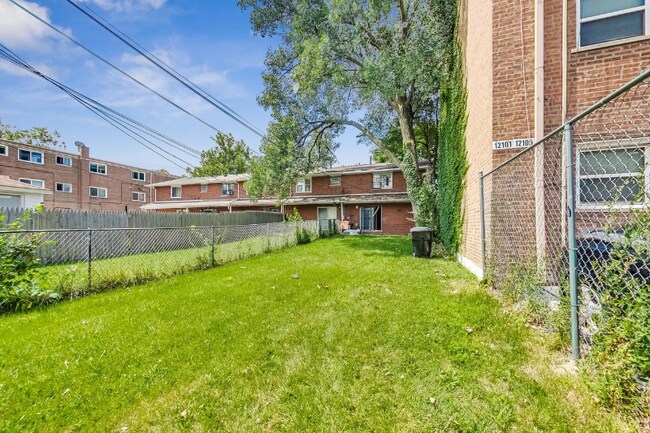 Foto del edificio - 12107 S Indiana Ave