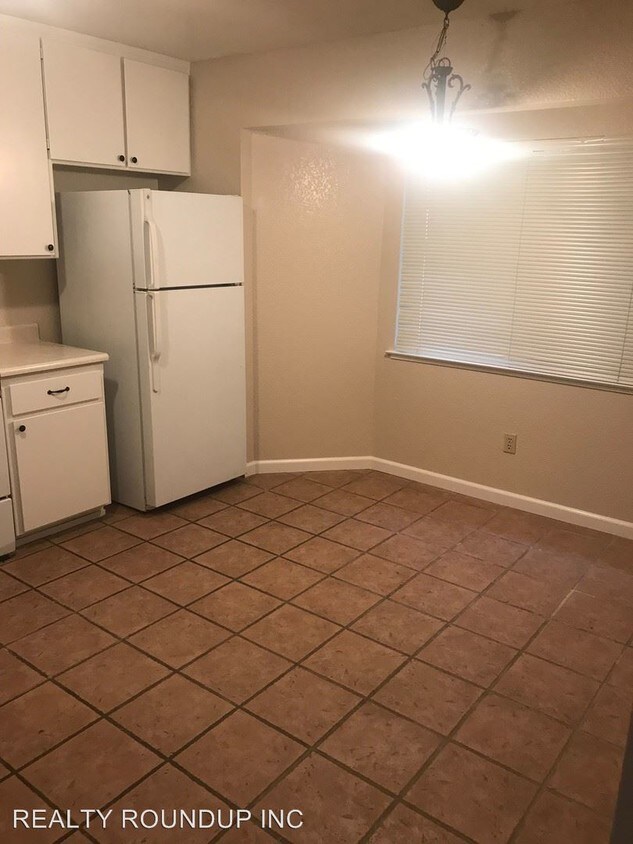 Building Photo - 9163 Elk Grove Blvd