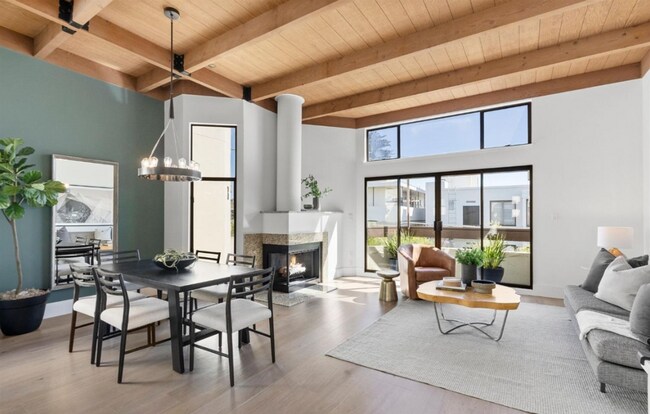 Foto del edificio - Charming Two Bedroom Condo in Mission Dolores - Please Contact for Showing Availability!