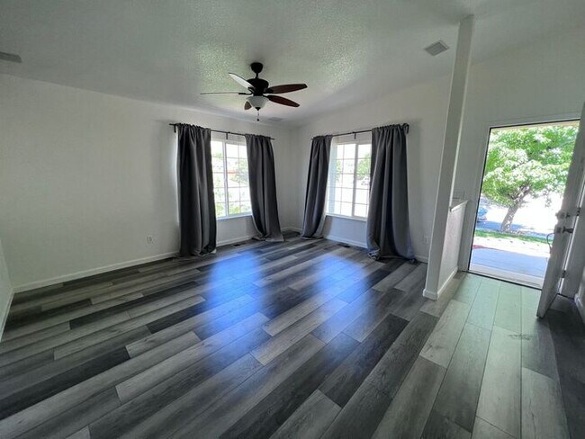 Building Photo - 17820 Boxelder Ct