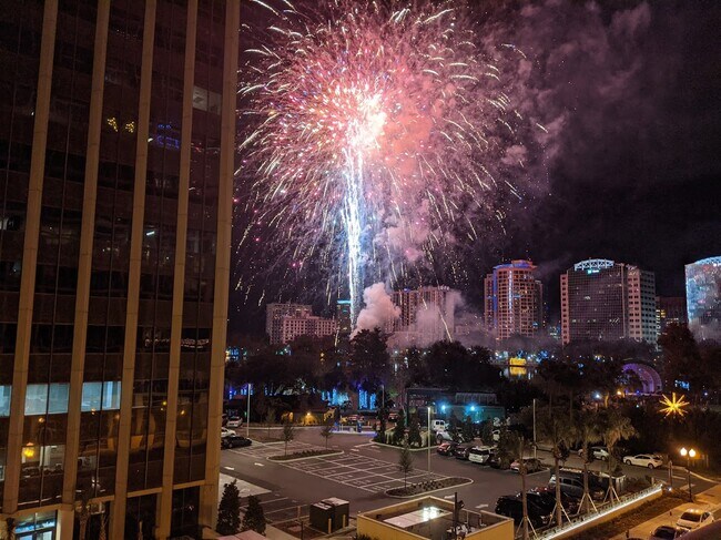 Foto del edificio - 150 E Robinson St