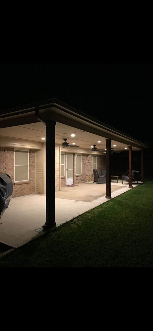 Foto del edificio - 421 Arnold Ave