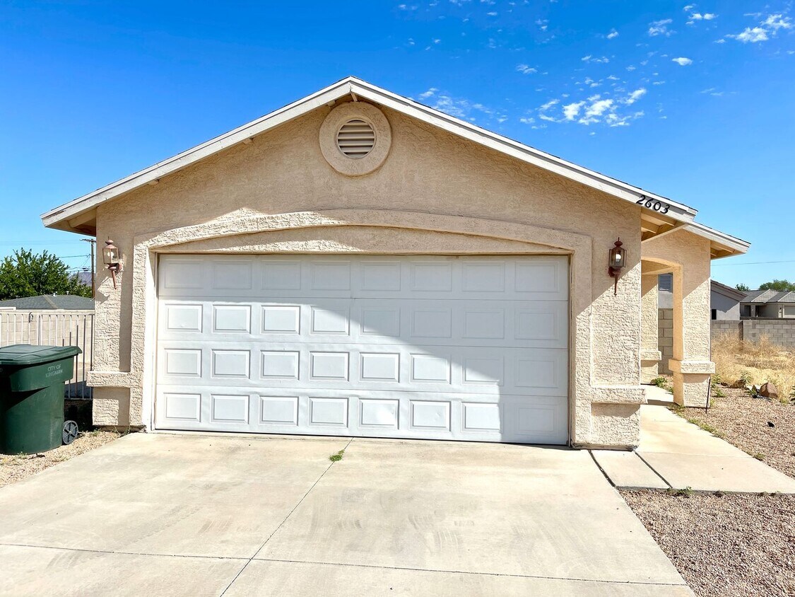 Primary Photo - Don't miss out on this great 3 bed, 2 bath...