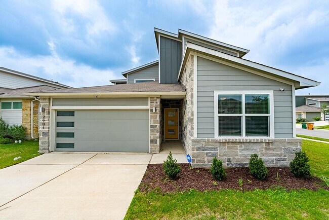 Building Photo - 2901 Louris Ln