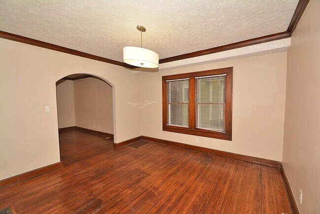 Foto del edificio - 4905 Broadway St