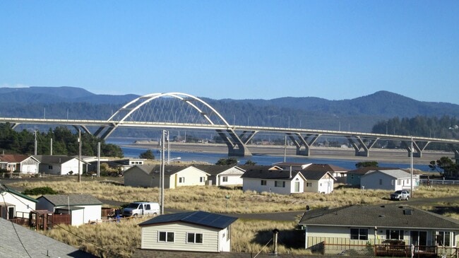 Building Photo - 702 NW Oceania Dr