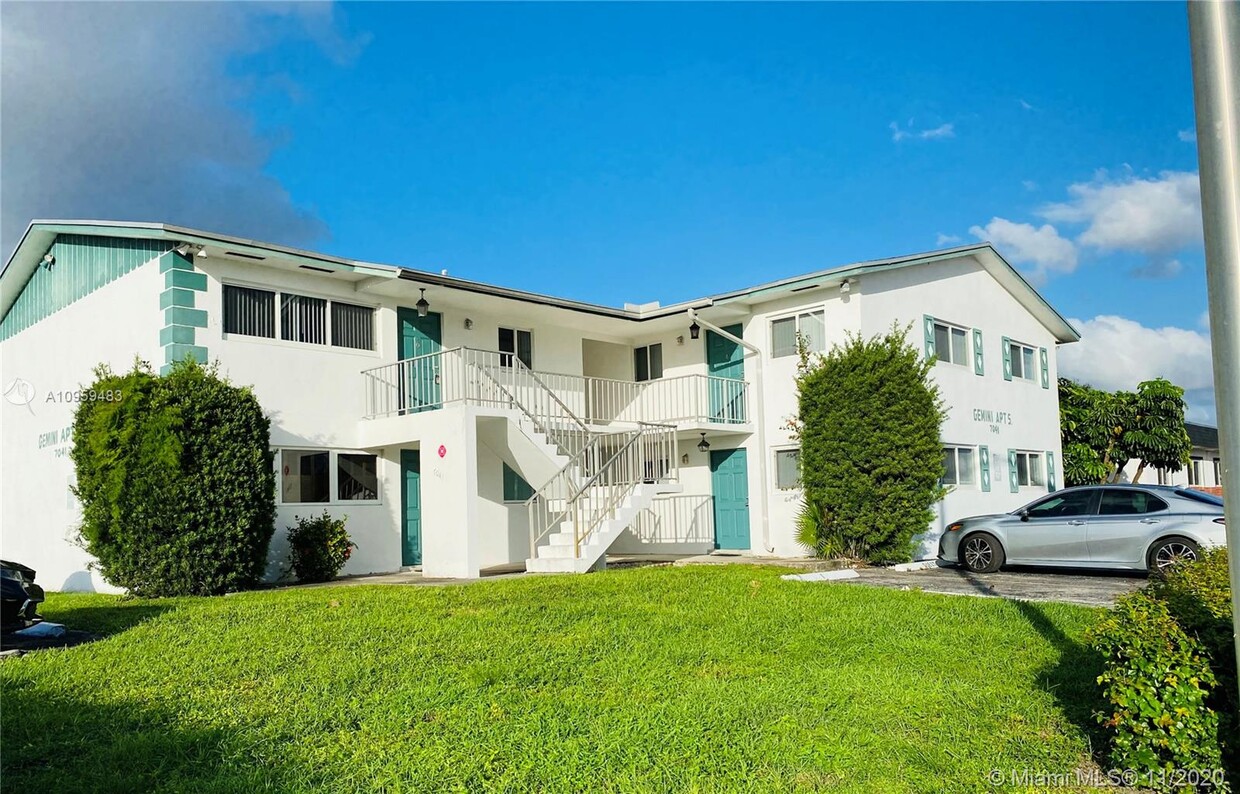 Primary Photo - 7041 Pembroke Rd