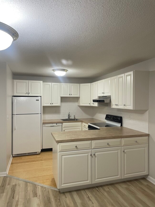 Building Photo - 2400 Harbor View Dr
