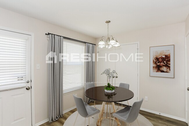 Foto del edificio - 1255 Cleardale Drive