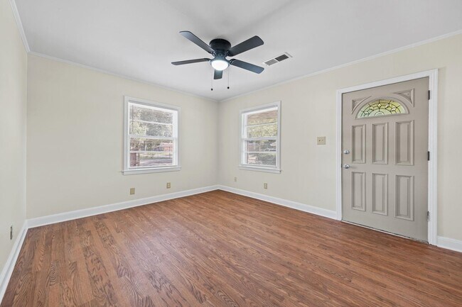 Building Photo - 1139 Russwood Rd