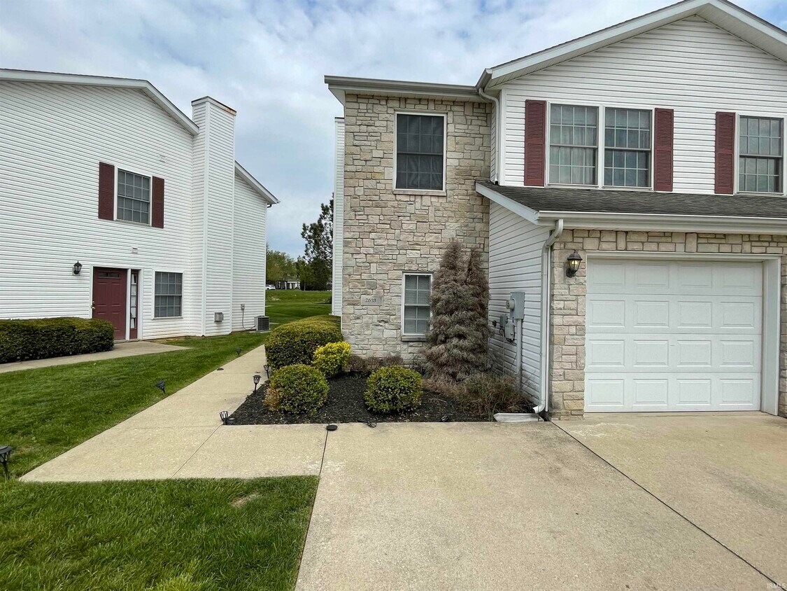 2618 E Oaklawn Ct, Bloomington, IN 47401 Condo for Rent in