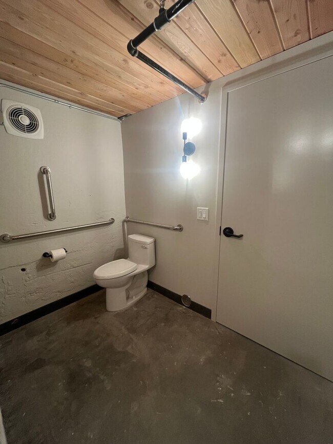 Foto del edificio - 1 Bedroom 1-Bathroom W/ Large Loft (2nd Bedroom or workspace)