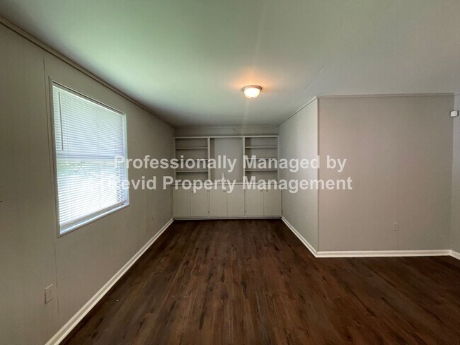Building Photo - 3 Bedroom home in Berclair!