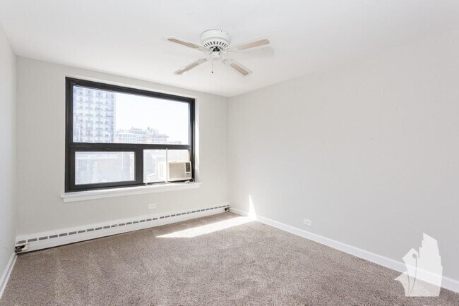 Foto del edificio - 445 W Wellington Ave