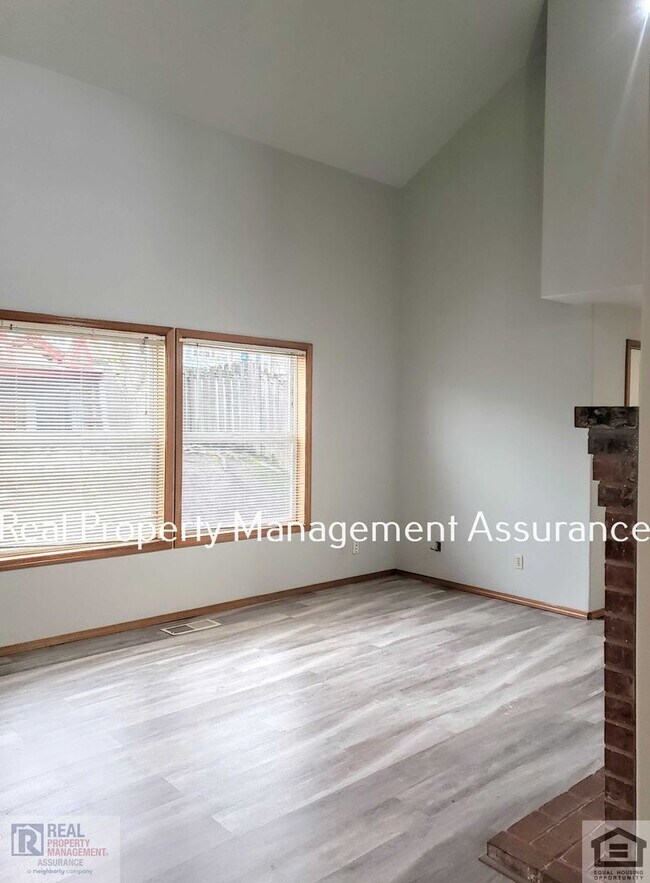 Building Photo - Charming 3BR/2BA Duplex In Beaverton- Now ...