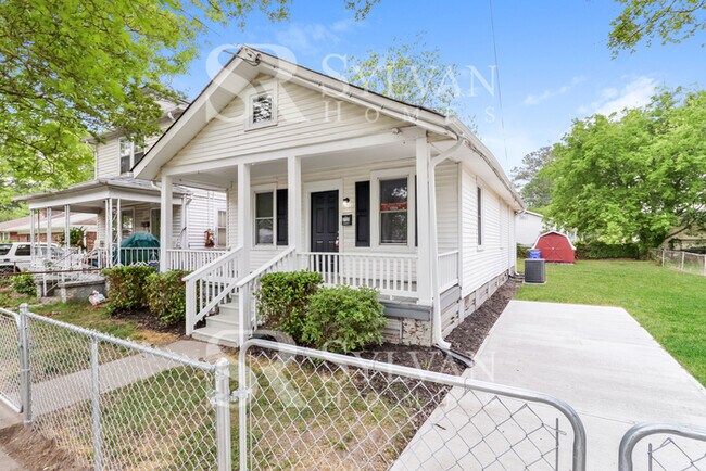Building Photo - Where Charm Meets Comfort