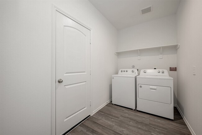Building Photo - 5619 Vintage Oakmont Dr