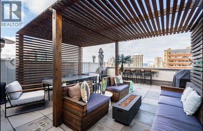 Building Photo - 1160 Burrard St