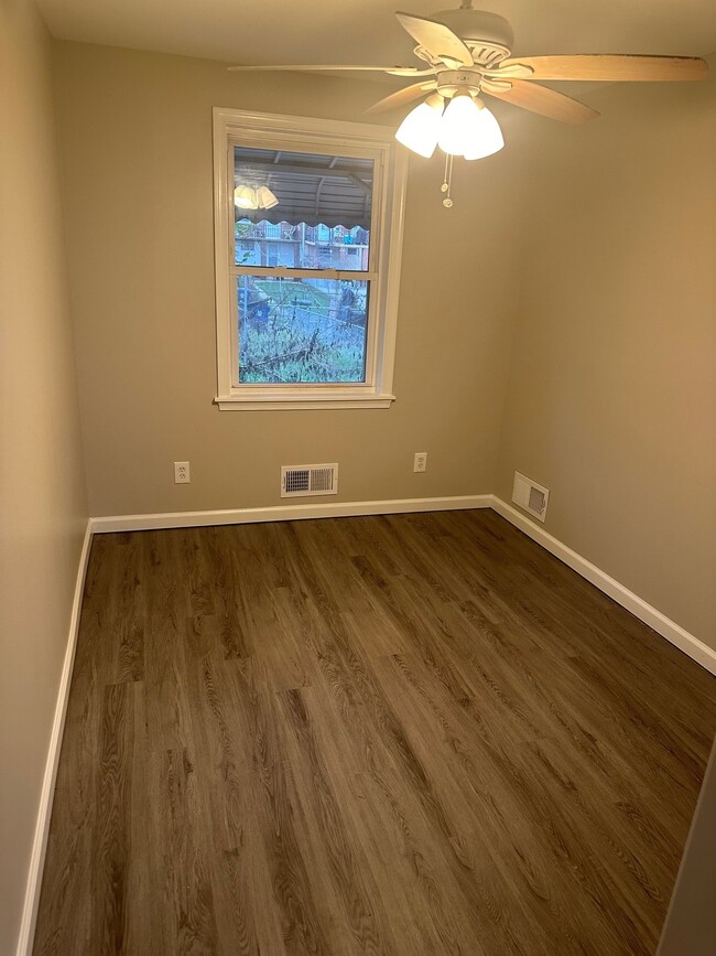 dining room - 3907 Dudley Ave