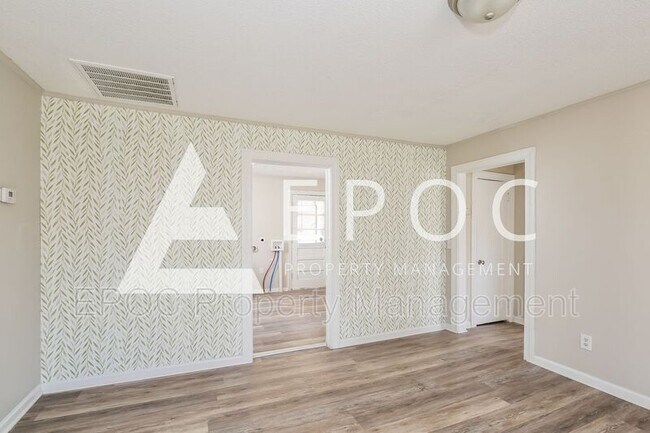 Foto del edificio - 709 Lakeside Ave