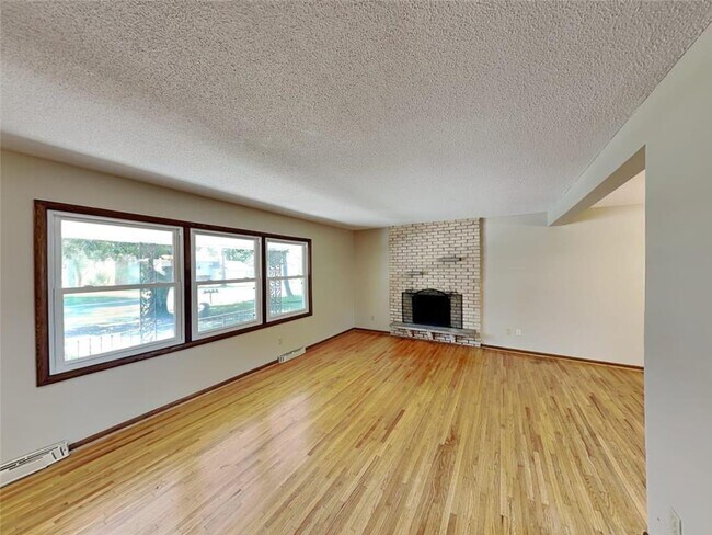 Foto del edificio - 8948-47 1/2 47 1/2 Ave N