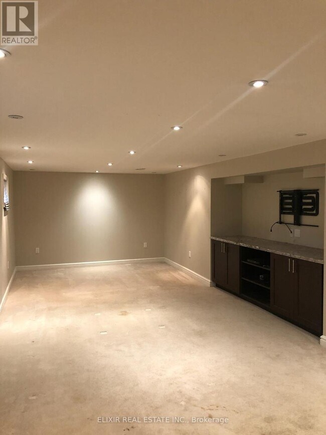 Building Photo - 643 Gayne Blvd