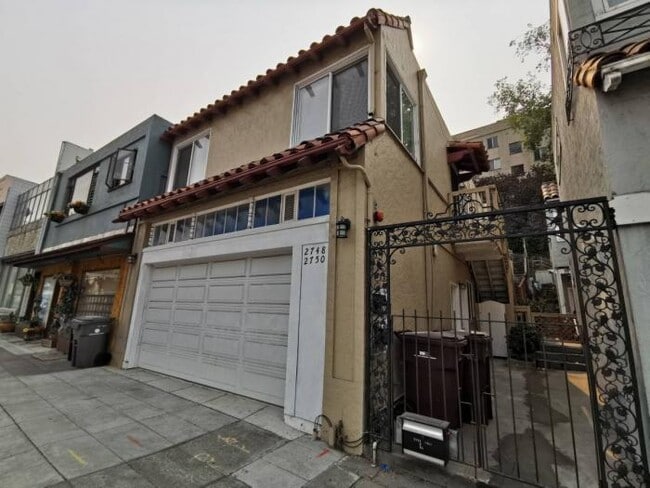 Building Photo - 3 bedroom in Oakland CA 94606