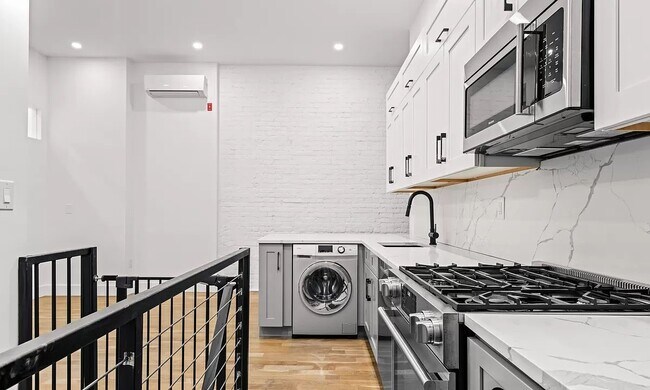 Foto del edificio - 841 Dekalb Avenue