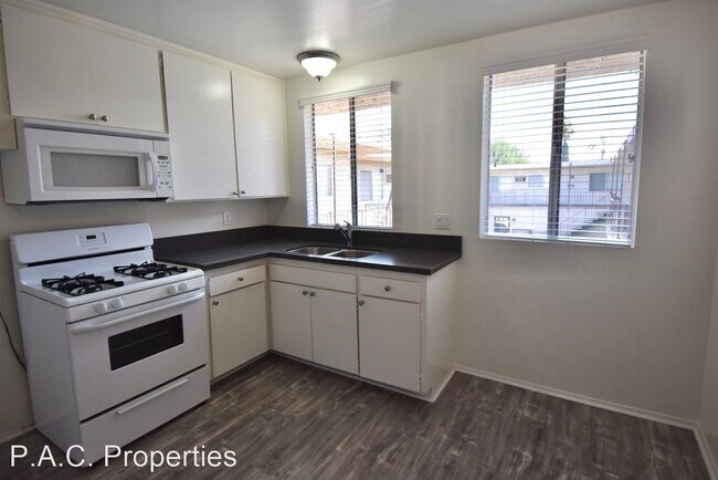 Building Photo - 1 br, 1 bath Apartment - 6954 Woodman Ave ...
