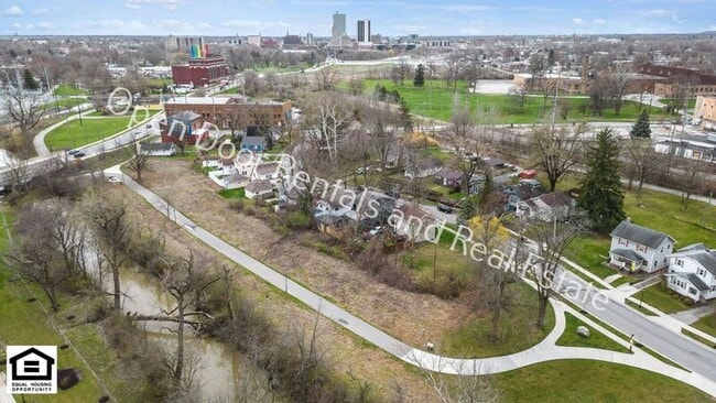 Foto del edificio - 2144 Edgehill Ave